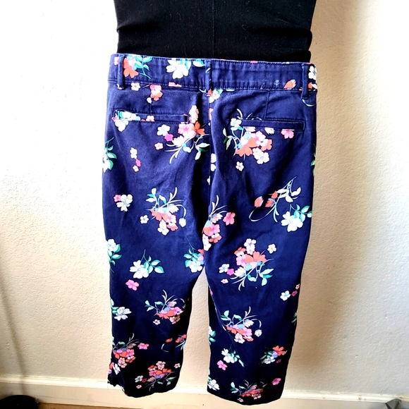 St Johns Bay Women Cropped Navy Floral Capris Mid Rise Size 12 - Picture 4 of 6